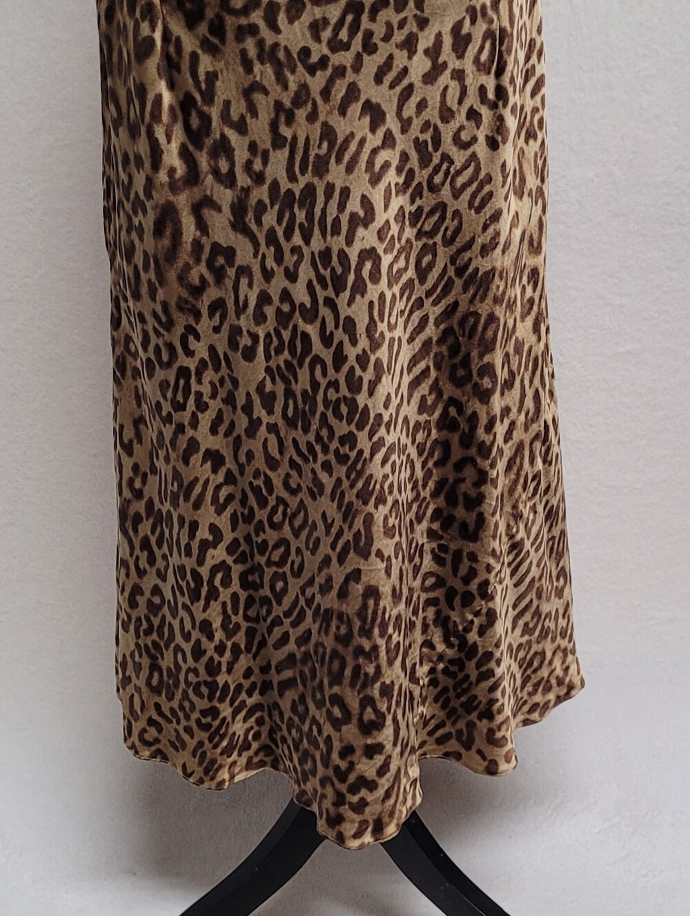 90s Vintage Jones New York Signature Silk Satin Leopard Print V-neck Midi Dress - Picture 8 of 9